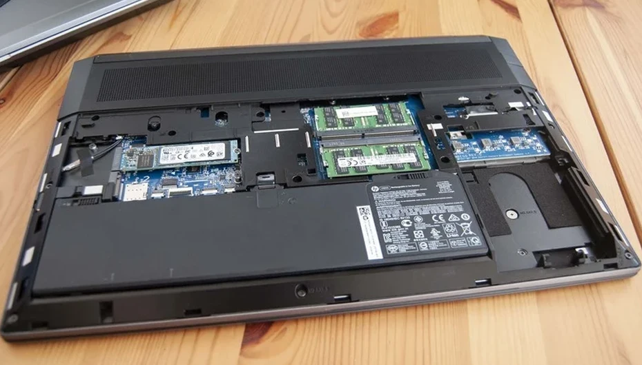 باتری لپ‌تاپ استوک چند ساعت کار میکنه؟بررسی واقعی با آمار